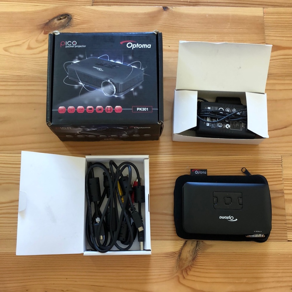 OPTOMA pick pocket projector